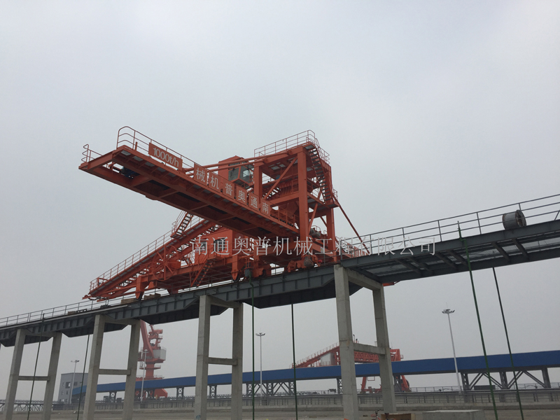 懸臂堆料機(jī)